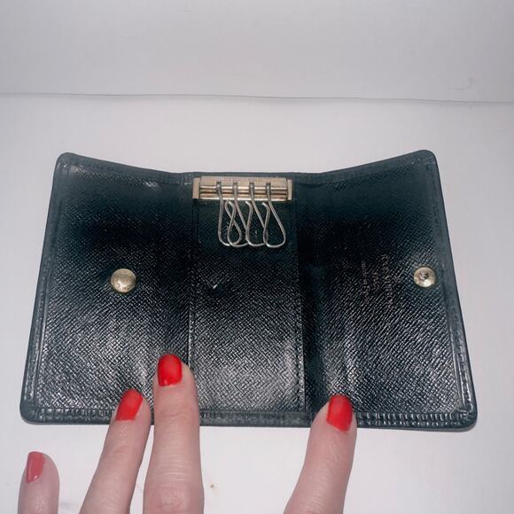 LOUIS VUITTON Key Case M63822 Epi Leather Black 4 Key Holder Multicle Noir matte - Picture 6 of 8